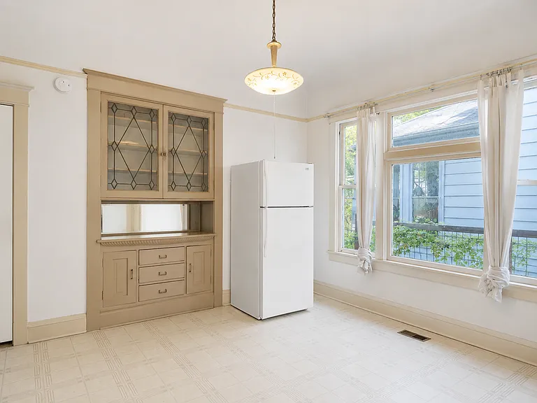 942 SE 16th Ave — Photo 11