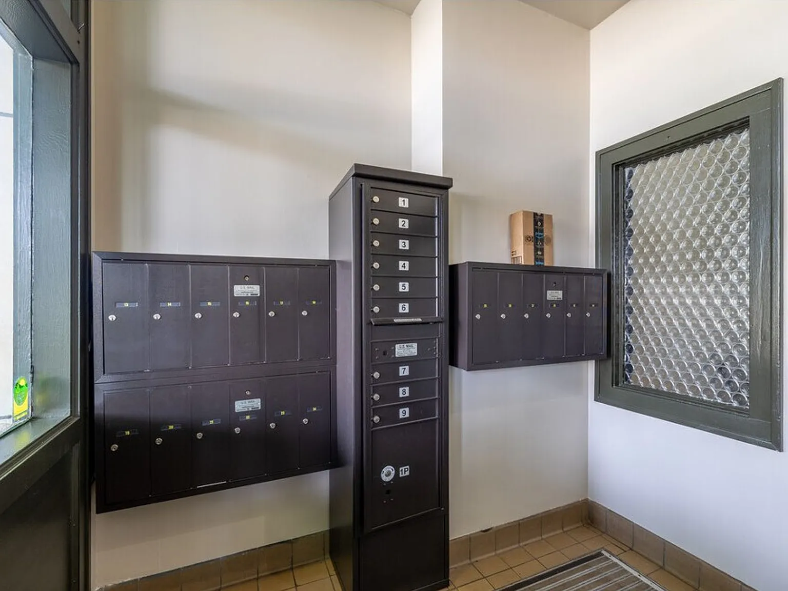 The Oakwood Manor Apartments — Photo 3