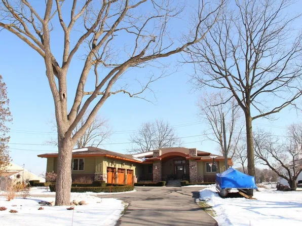 4024 N Duck Lake Rd, Highland, MI 48356