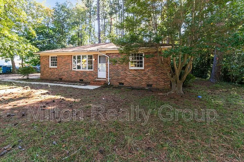3 bed, 1.0 bath, 1166 sqft, $1,250 — Photo 4