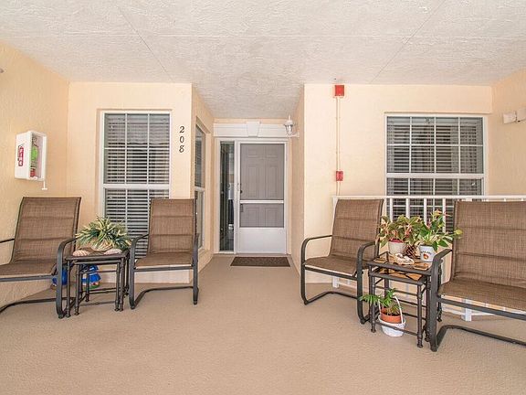 4th image of 830 Lake Orchid Cir APT 208