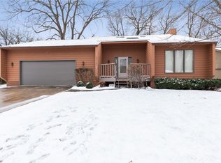 2715 Iris Ave NW, Cedar Rapids, IA 52405
