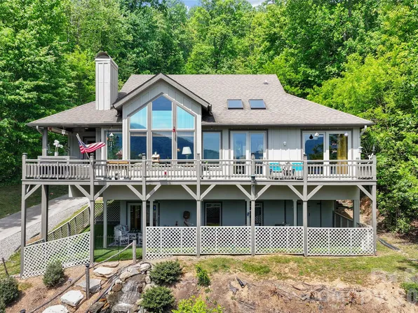 266 Hawks Crest Dr, Waynesville, NC 28786