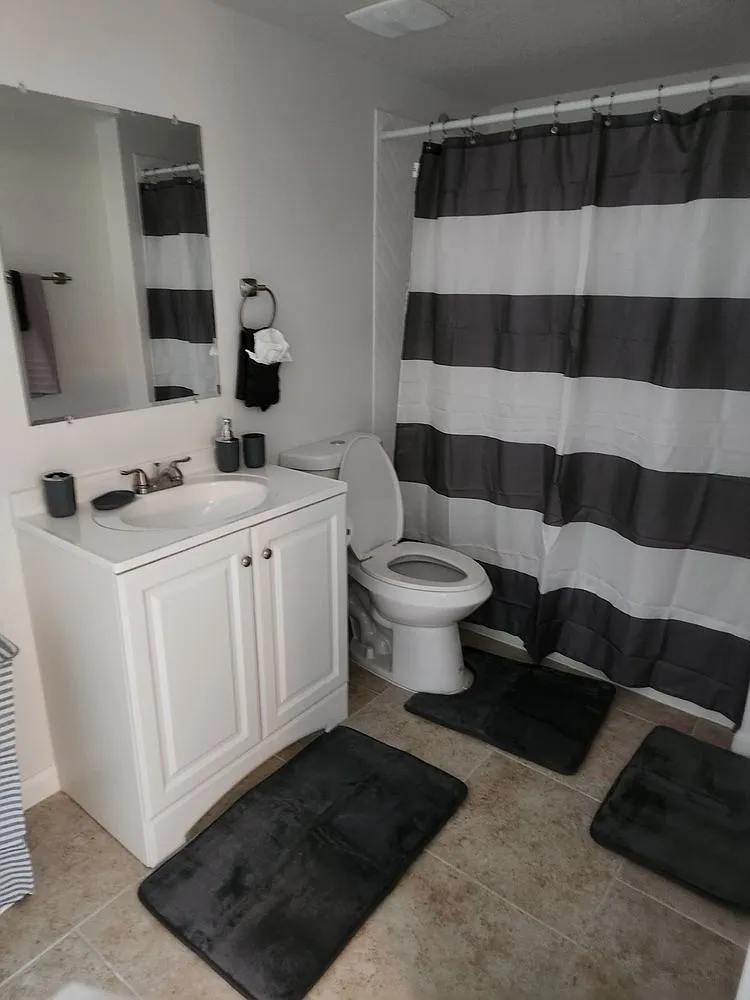Studio, 300 sqft, $1,050 — Photo 4