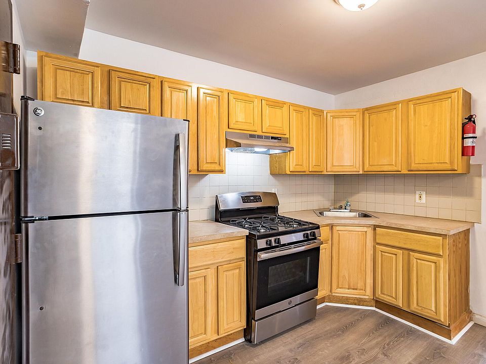 1st image of 1024 E 219th St #1