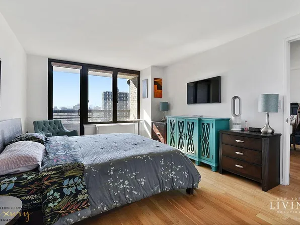 330 East 38th Street image 14 of 24