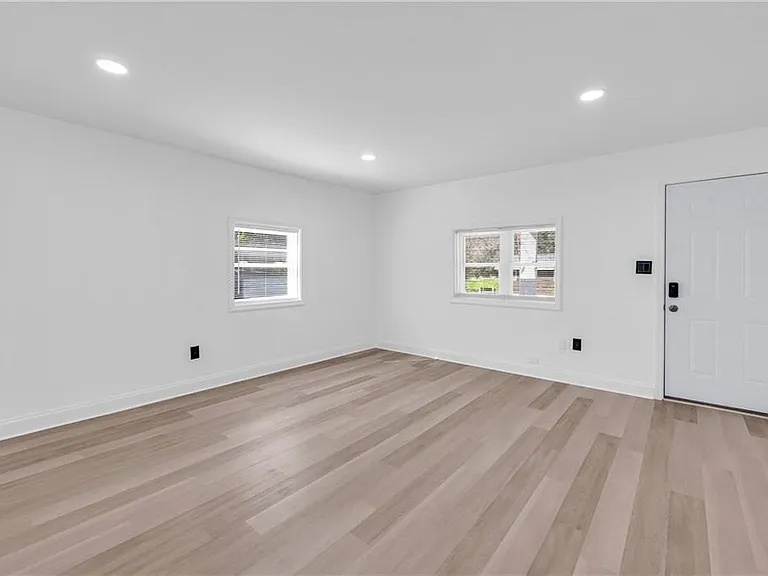 315 Evans St — Photo 10