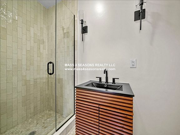 4th image of 25 Brinsley St Floor 3