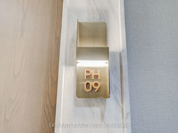 30 Inn On The Park Dr #Penthouse 09, Toronto, ON M3C 0P7