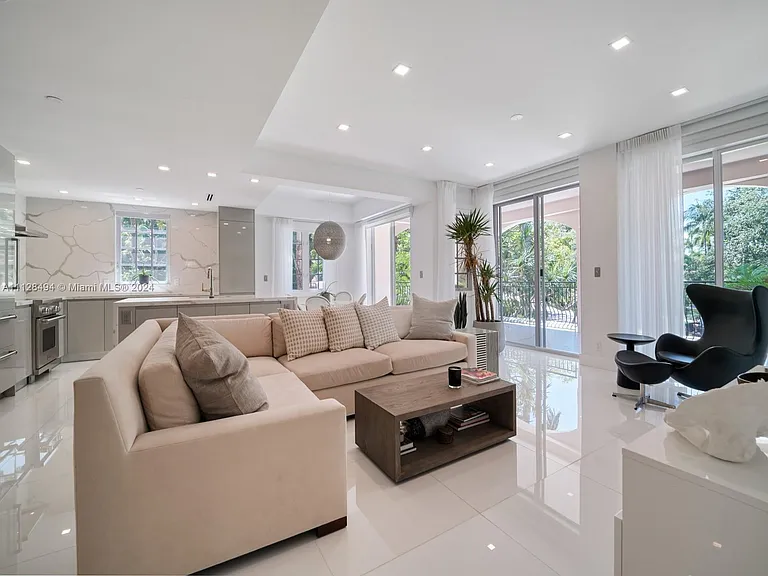 19117 Fisher Island Dr #19117 — Photo 3