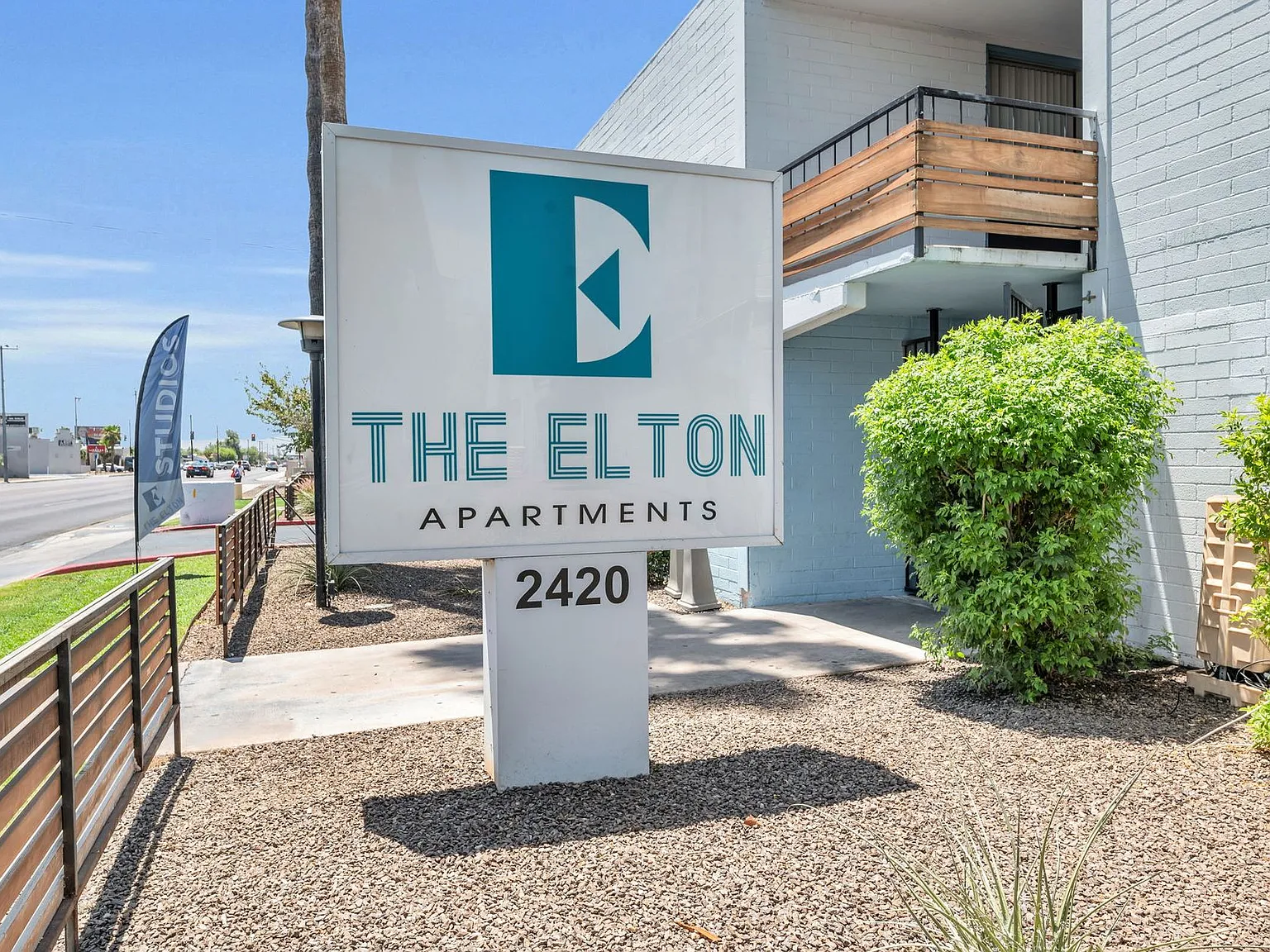 Elton Studio Suites — Photo 2