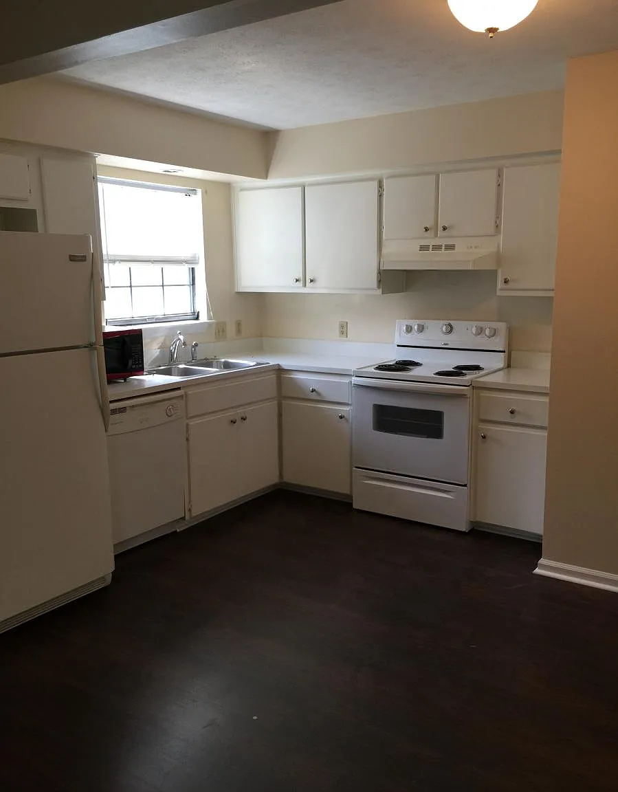 2 bed, 1000 sqft, $1,325 — Photo 2