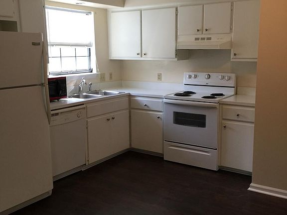 2nd image of 511 Mansion St #511