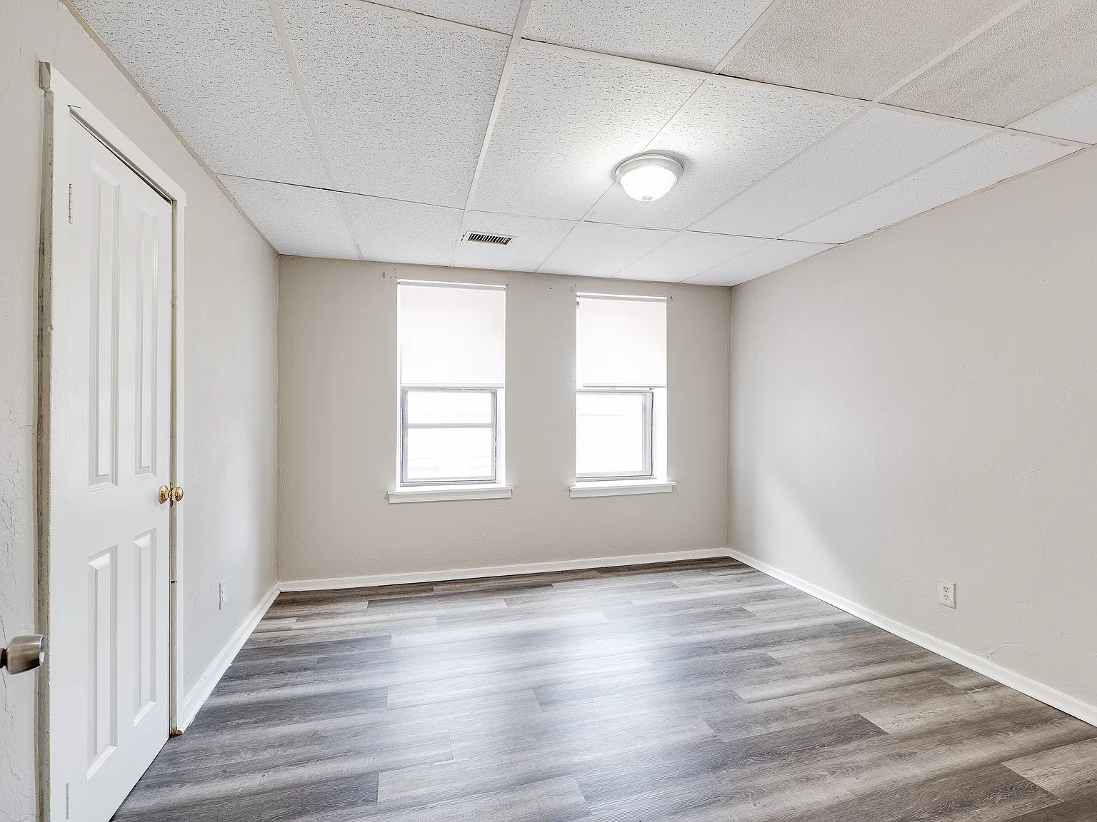 2 bed, 1000 sqft, $1,620 — Photo 2