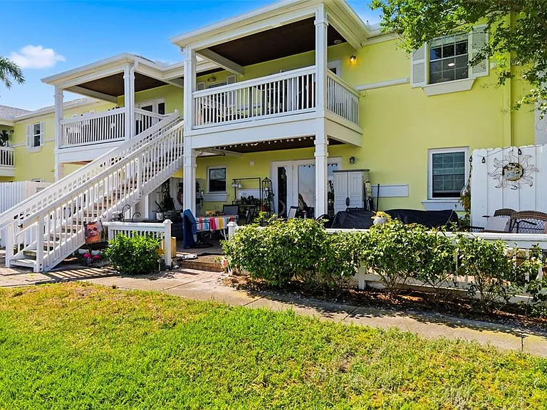 201 Pompano Dr SE #C — Photo 40