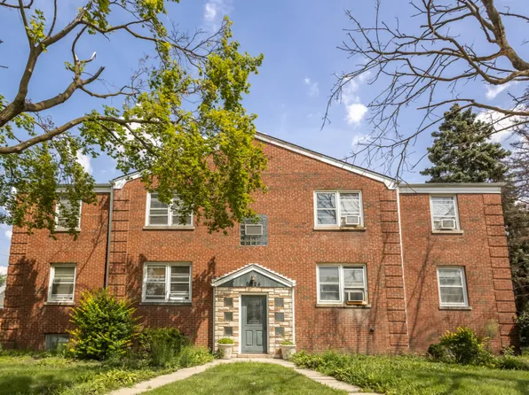 8924 31st St APT 2E, Brookfield, IL 60513