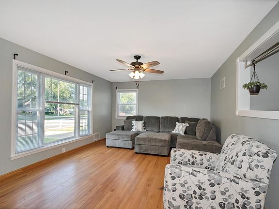 2nd image of 1336 Riverlane Dr