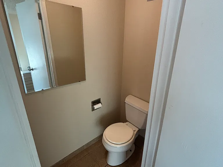 1634 S Kent Des Moines Rd #B — Photo 7