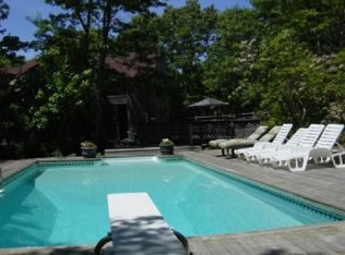 1760 Noyack Rd, Southampton, NY 11968