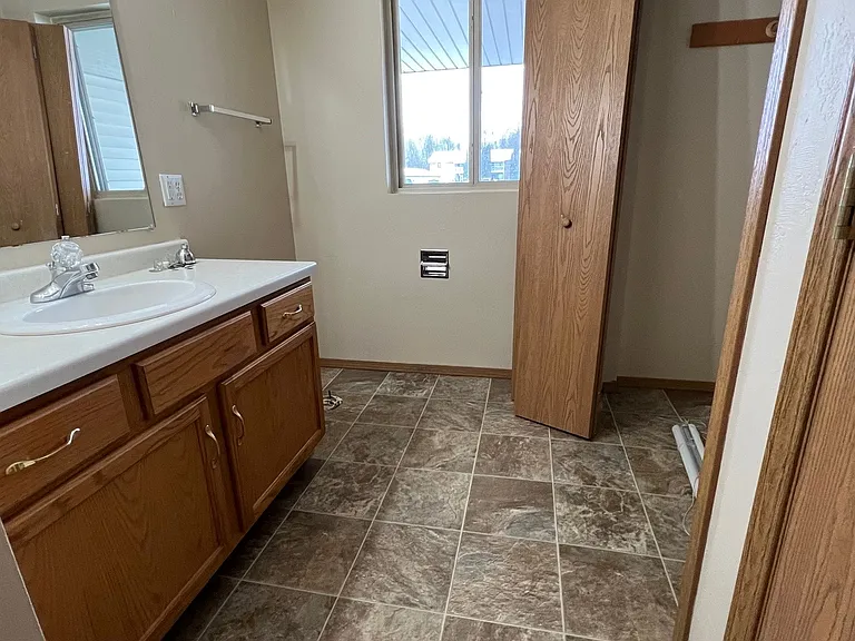 1734 Lenwood Ave — Photo 4