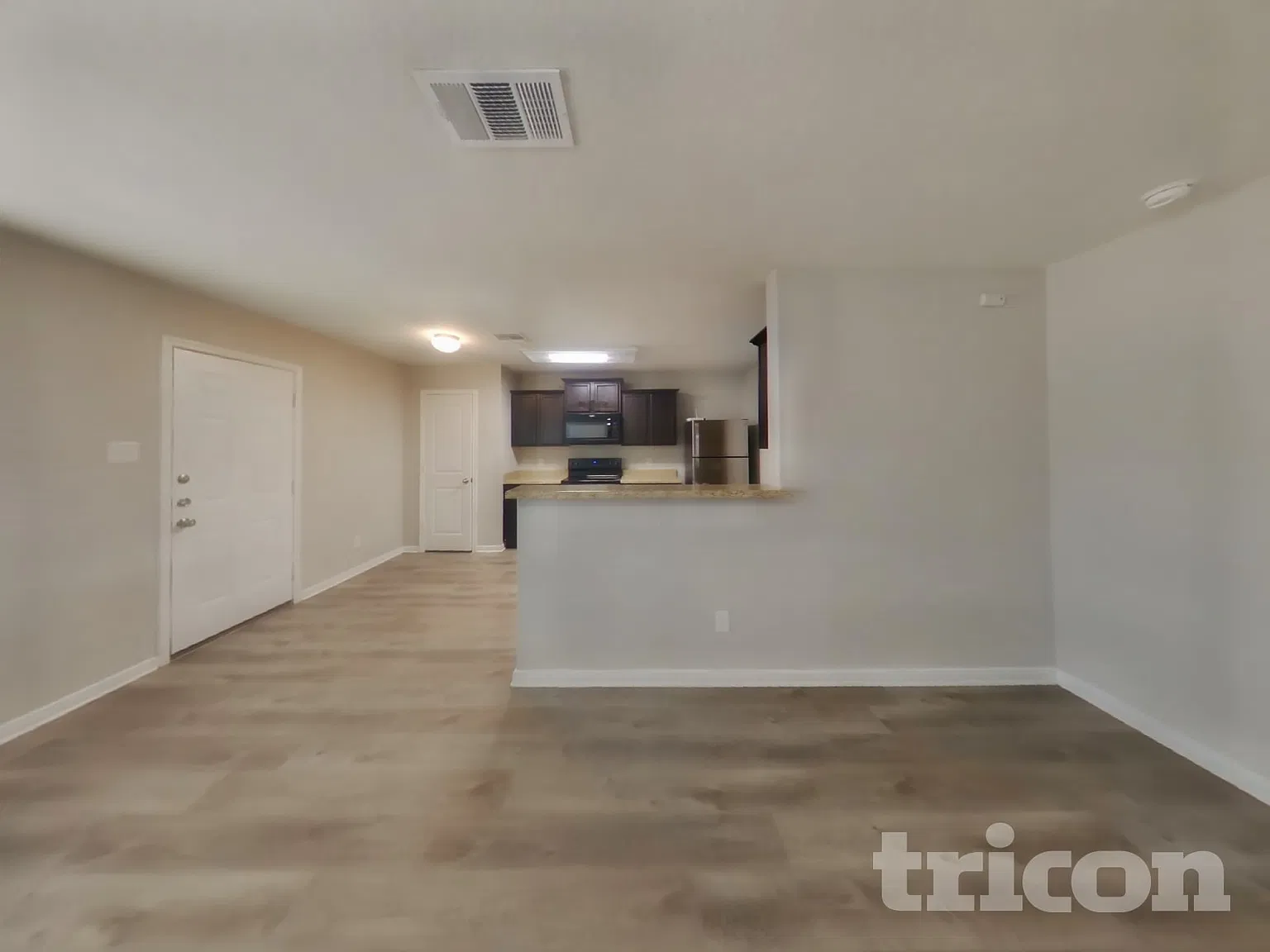 6435 Woodcliff Bend San Antonio TX — Photo 3