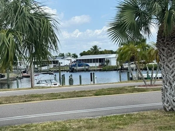 5689 Captain John Smith Loop, North Fort Myers, FL 33917