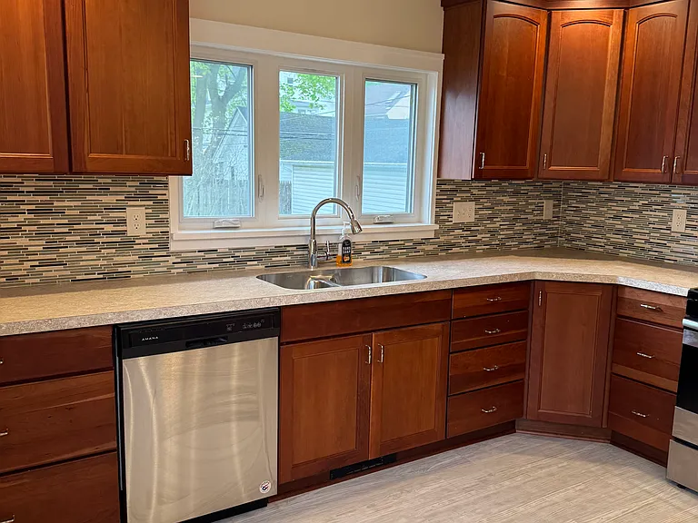 83 Navarre Rd — Photo 9