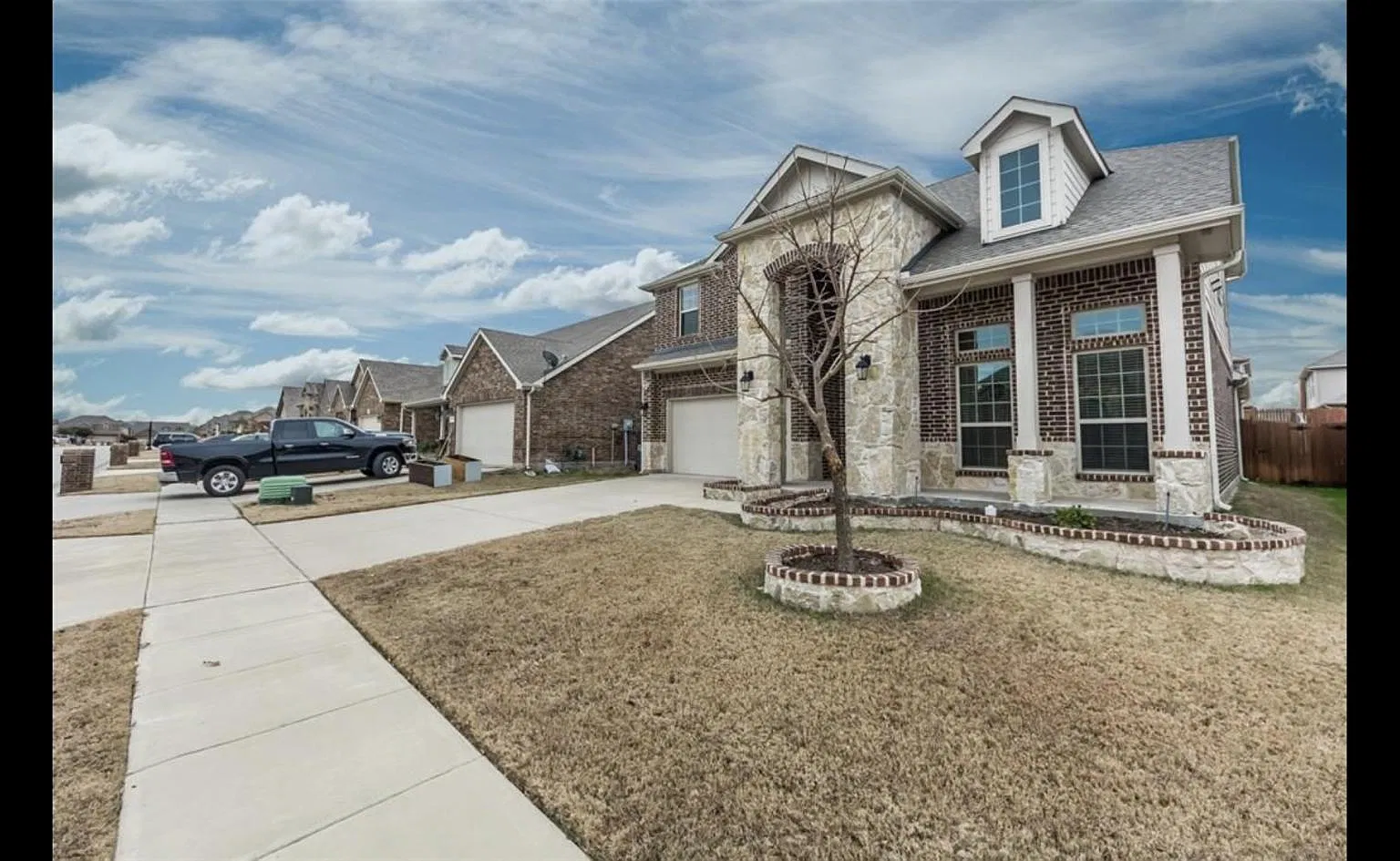 4 bed, 2.5 bath, 2727 sqft, $2,999 — Photo 3