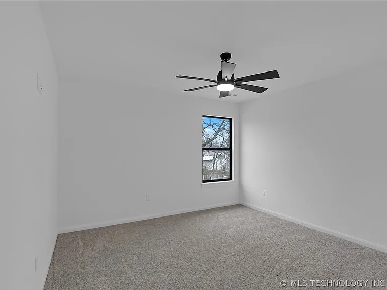 515 W El Paso St — Photo 69