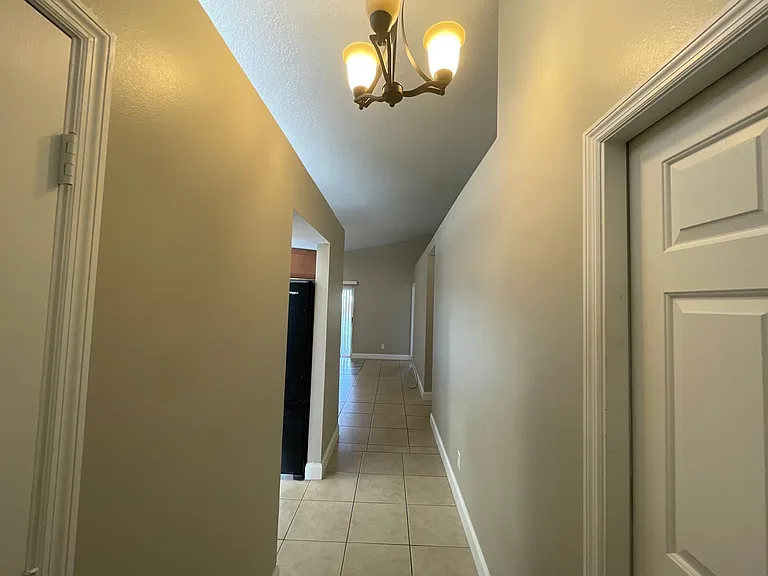 810 Montana Ave — Photo 6