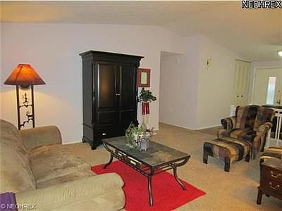 3rd image of 567 Falling Oaks Dr