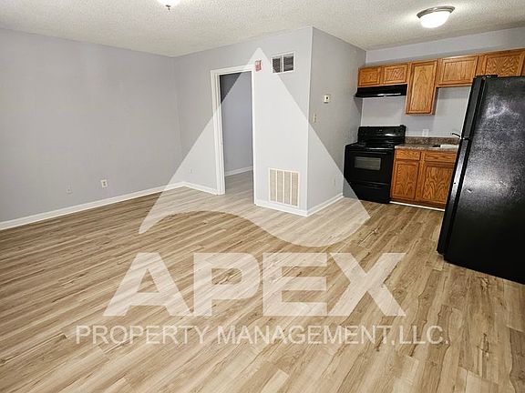 3rd image of 2700 Holbrook Dr APT 6