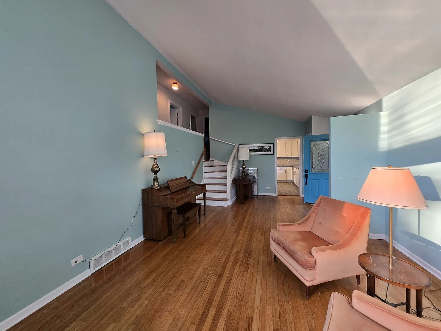 3 bed, 1110 sqft, $3,800 — Photo 2