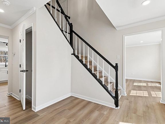 3rd image of 8 Lawhorn Rd