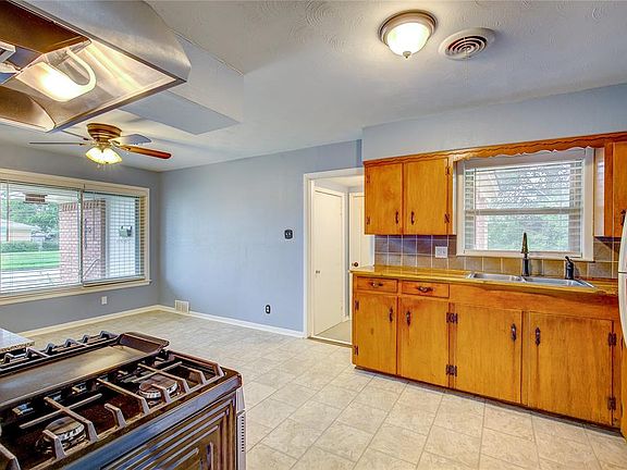 4th image of 1432 Oriole Ln