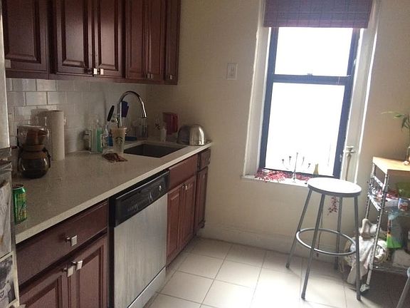 4th image of 334 Eastern Pkwy APT 4H