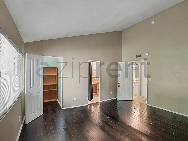 8633 Balboa Blvd #2 — Photo 11
