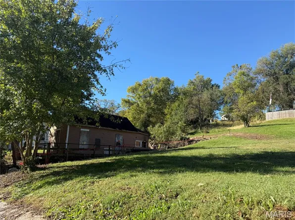1015 Valley St, Hannibal, MO 63401