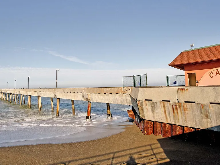 Visit nearby Pier 39 for a relaxing afternoon
