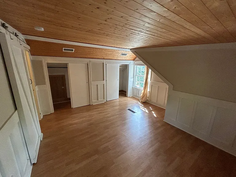 2461 Lyndhurst Ave — Photo 48