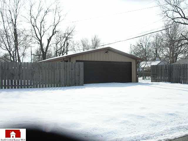2nd image of 1629 Moyle St