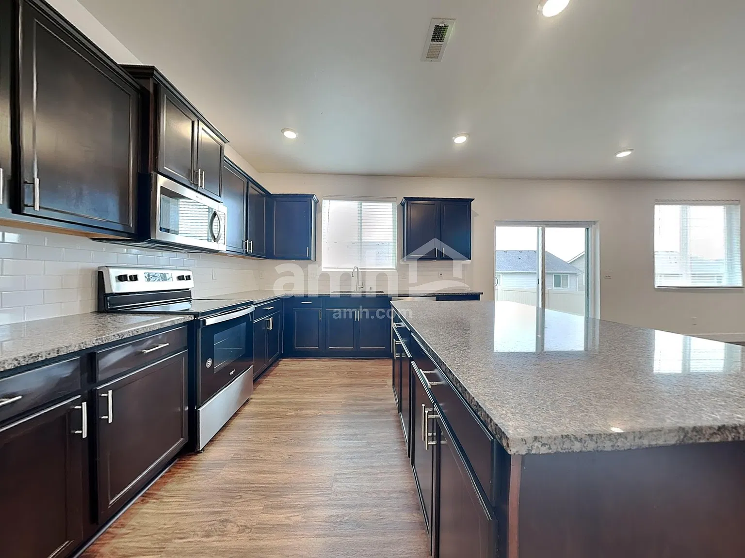 5 bed, 2.5 bath, 2124 sqft, $2,980 — Photo 4