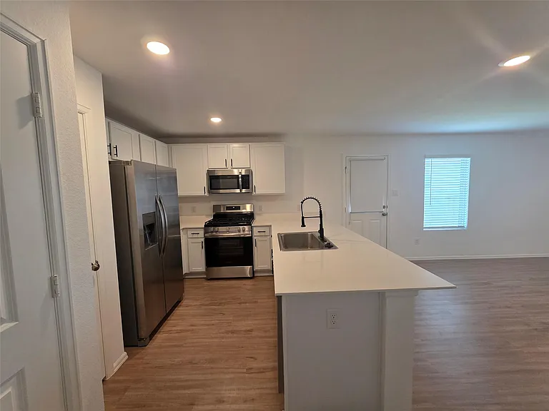 314 Riverwood Village Ln — Photo 7