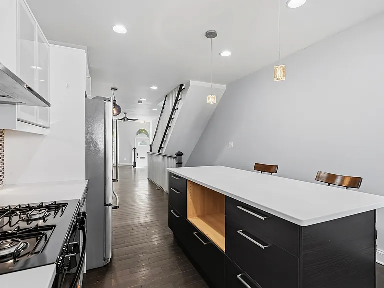 412 S East Ave — Photo 19
