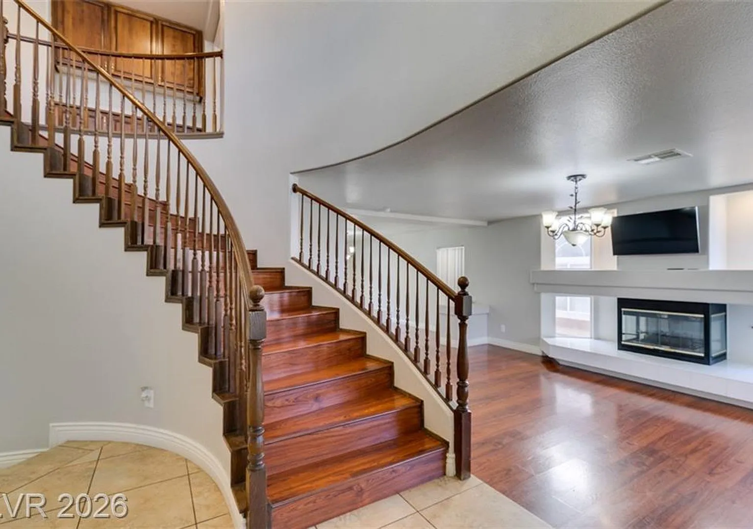 Beautiful Silverado Ranch Home with 5 Bedrooms, Loft, Solar & Included Internet — Photo 4