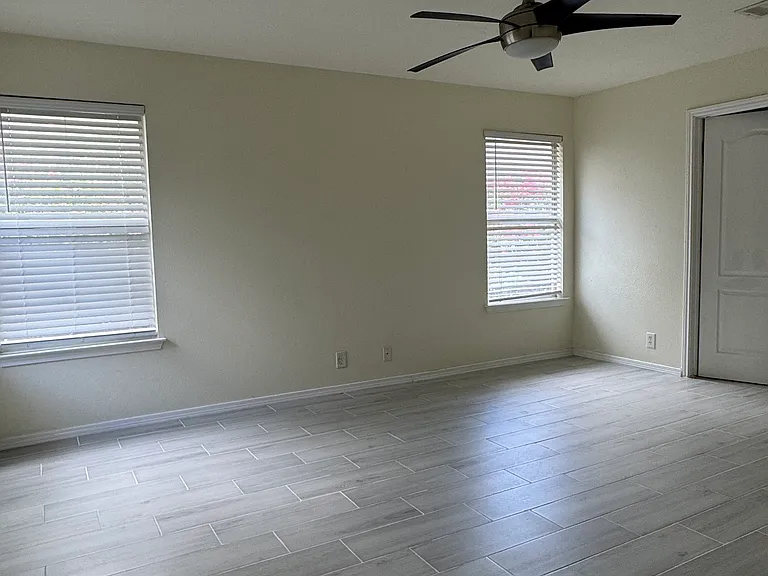 9338 Bartlett Fls — Photo 15