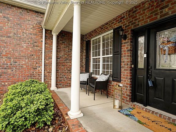 5th image of 195 Wynterhall Ln