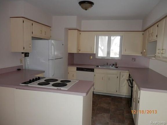 4th image of 15373 Woodbine