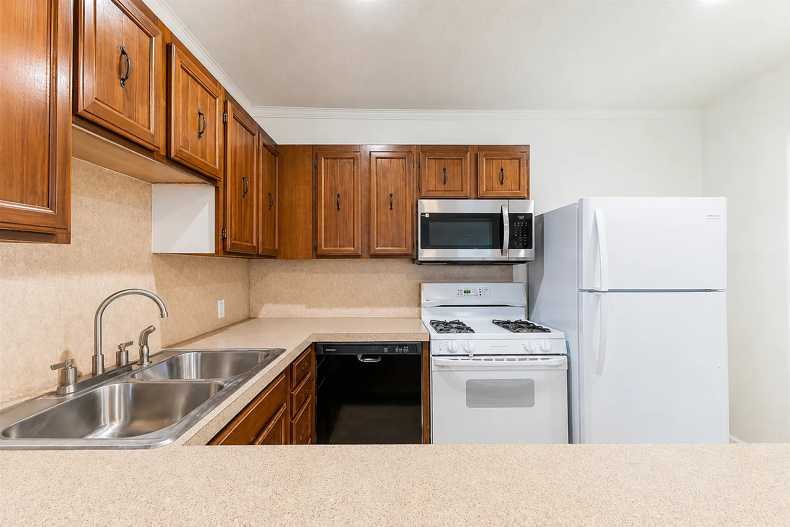 1 bed, 650 sqft, $1,600 — Photo 3