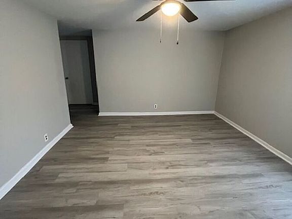 2nd image of 100 Meadow Ln